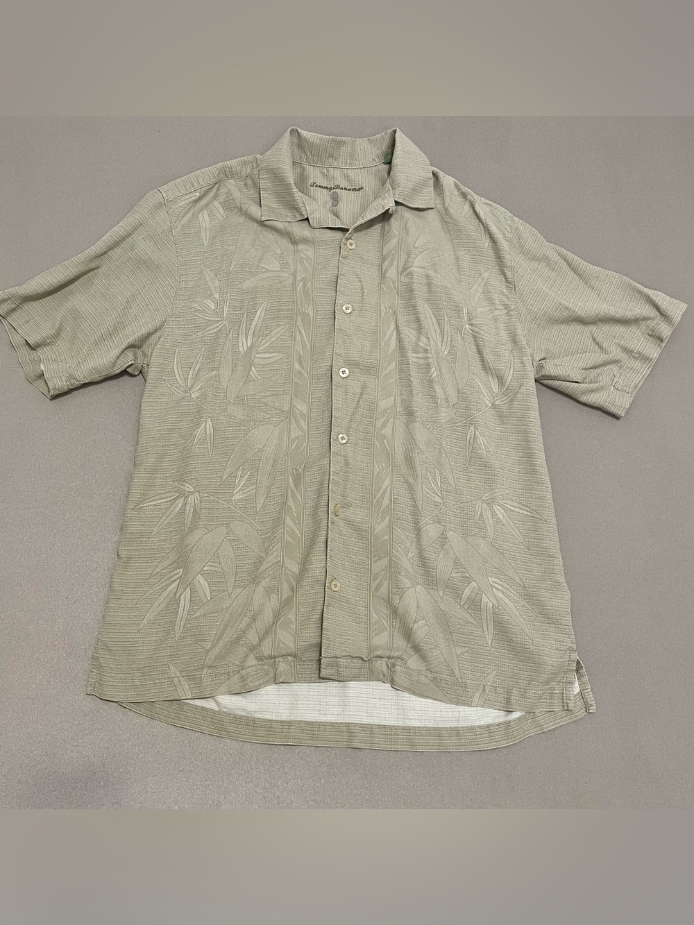Tommy Bahama Green Silk Mens Hawaiian Shirt Medium leaves laua
